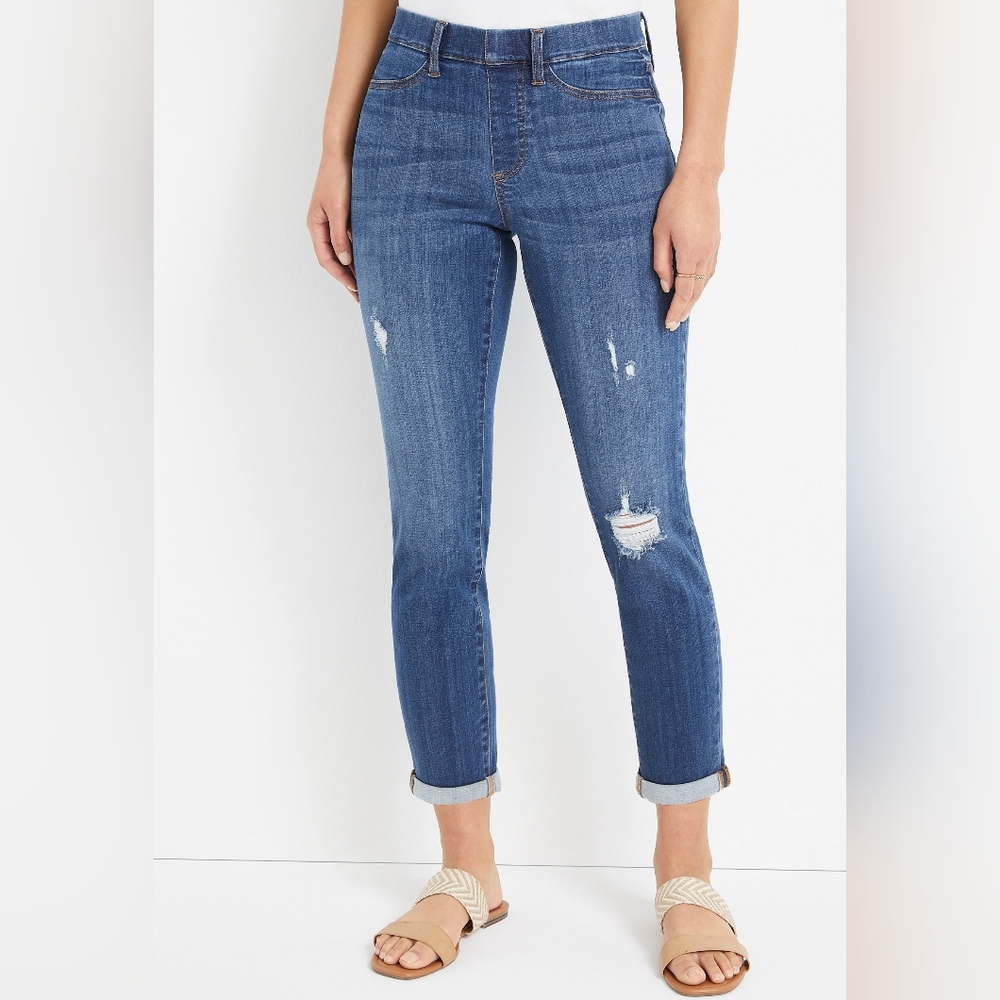 Women's Judy Blue Mid Rise Ripped Pull On Boyfriend Jean Size 27 NWT